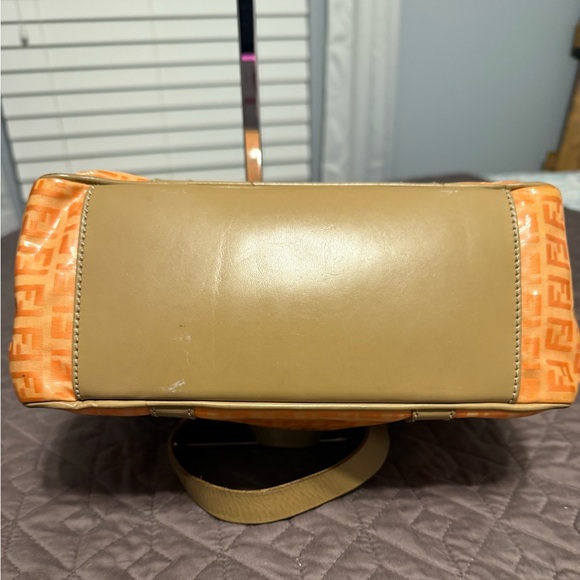 Authentic Fendi - Picture 4 of 7